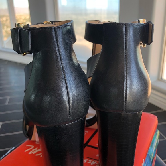 Michael Kors Sandals - Picture 5 of 8